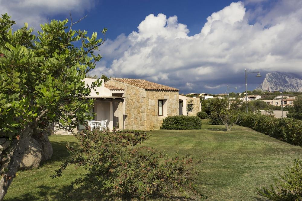 Grande Baia Resort & Spa San Teodoro  Exterior photo